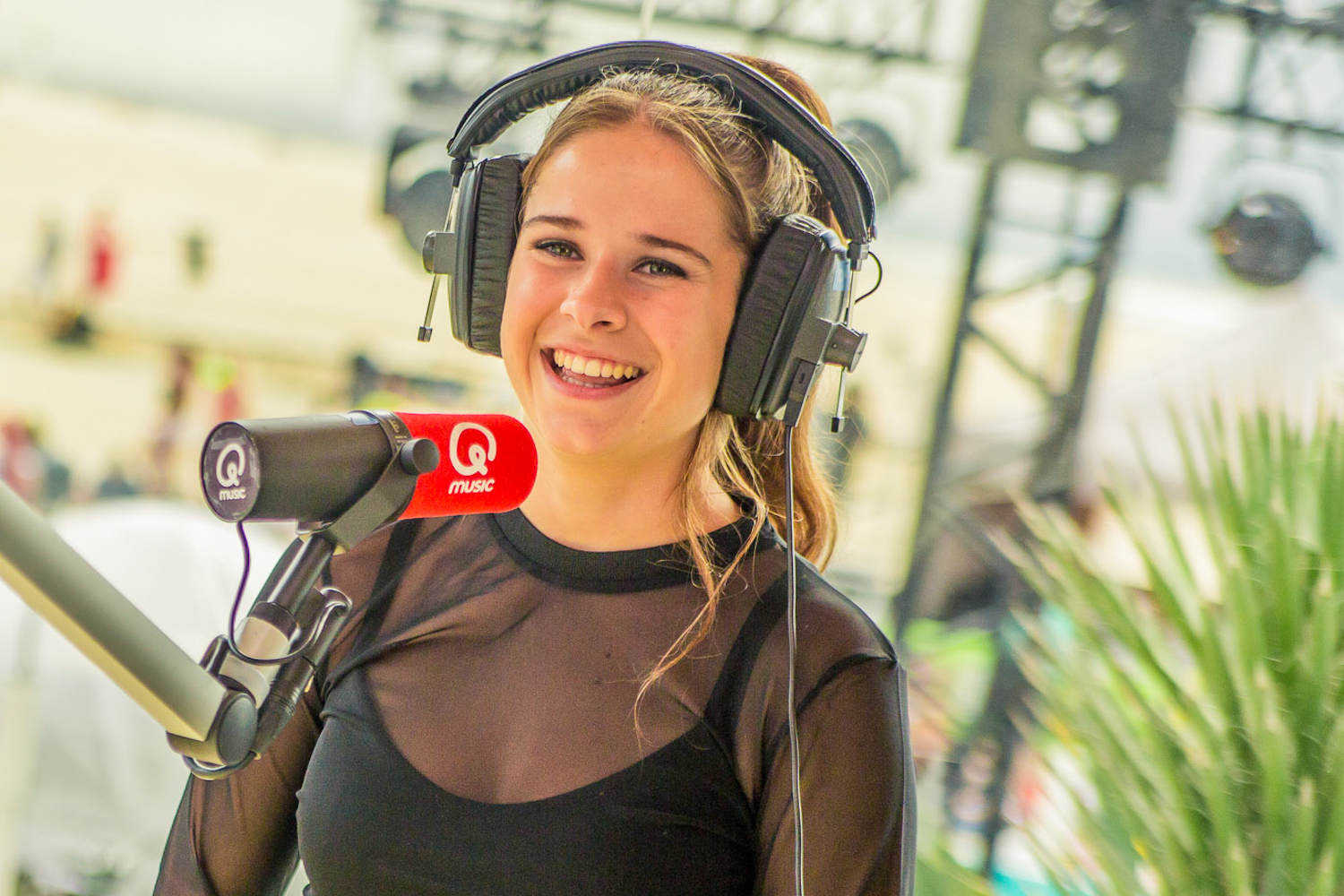 Plastische Chirurgie Voor Laura Tesoro Vipnieuws Be   Qbeachhouse Sunsetconcert Lauratesoro 2019 001 